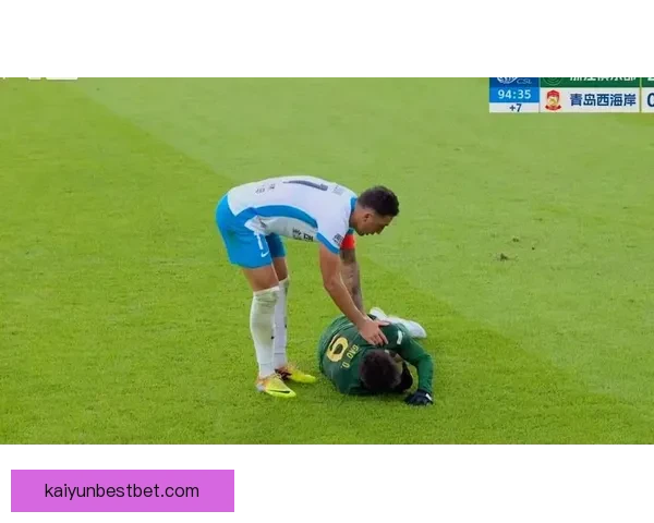 奥格斯堡球员迈克尔·格雷戈里奇体育精神感动全场主动告知裁判无犯规